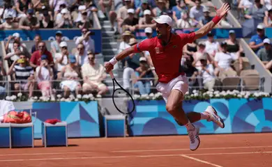 Novak Djokovic em jogo contra Dominik Koepfer
 31/7/2024     REUTERS/Claudia Greco