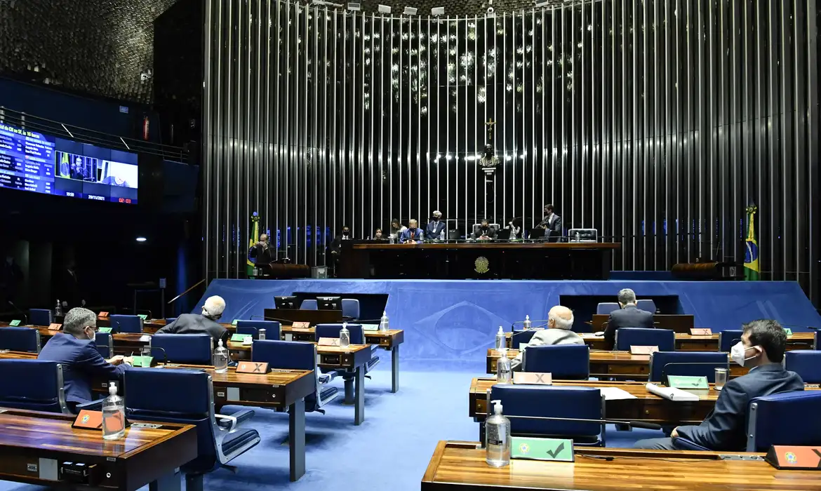 Plenário do Senado Federal durante sessão conjunta do Congresso Nacional (para senadores) destinada à deliberação do Projeto de Resolução do Congresso Nacional n° 4 de 2021, que altera resolução do Congresso Nacional, para ampliar a