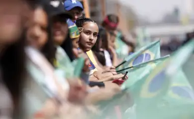 Brasília (DF), 07/09/2024 - Pessoas durante o Desfile de 7 de Setembro, realizado na Esplanada dos Ministérios.  Foto: Bruno Peres/Agência Brasil