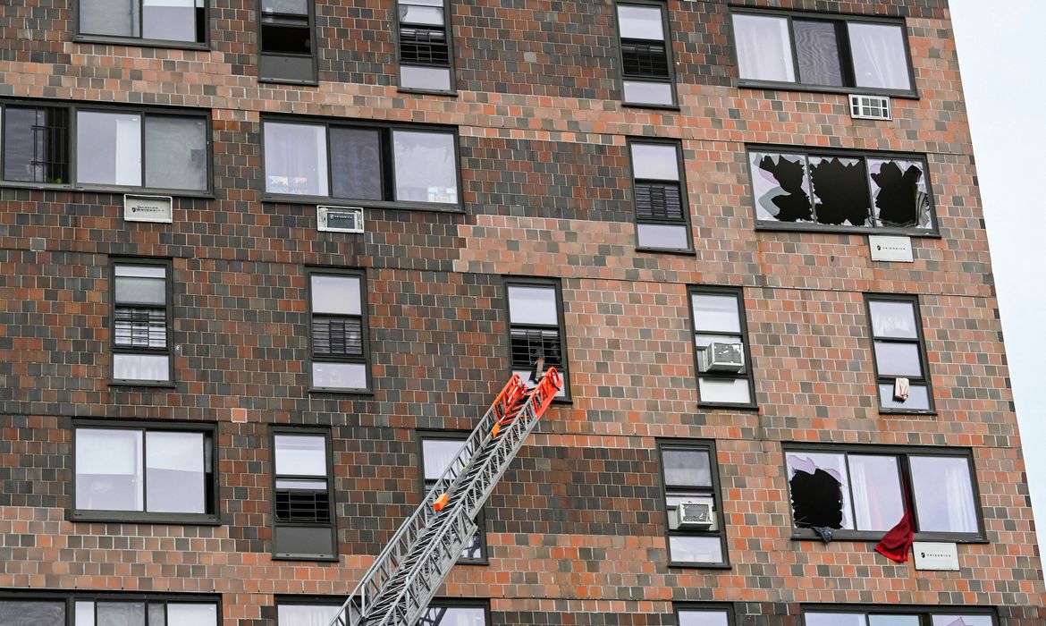 Incêndio em prédio no bairro do Bronx, na cidade de Nova York, EUA
