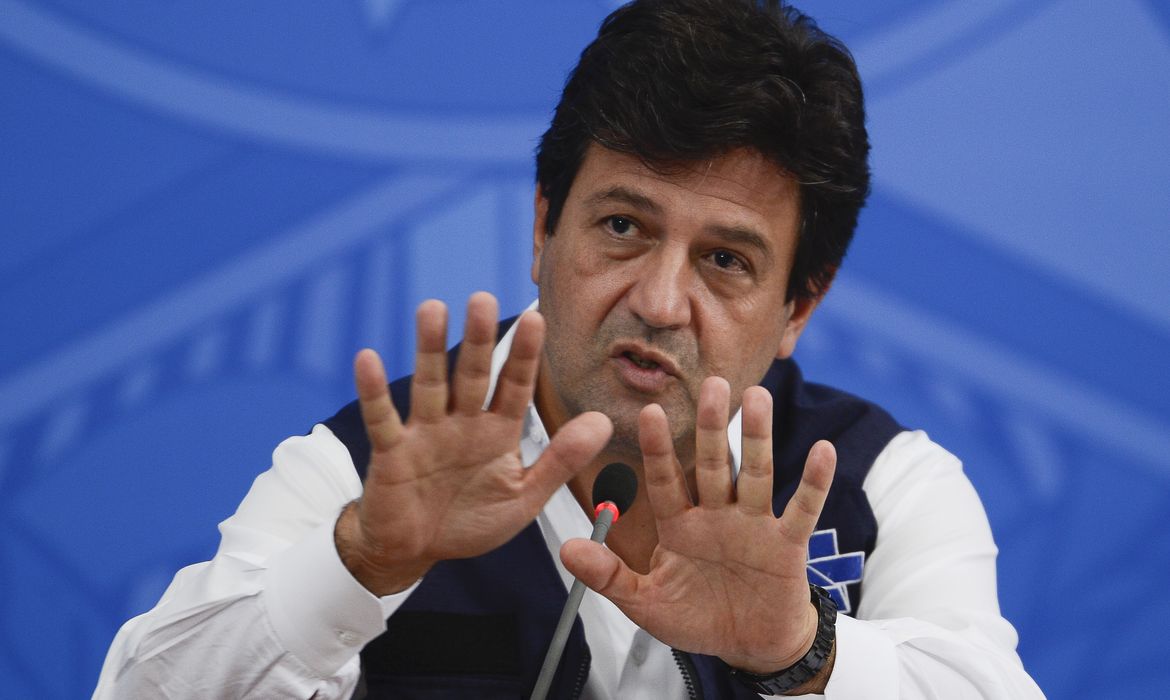 O ministro da Saúde, Luiz Henrique Mandetta, durante a coletiva de imprensa sobre à infecção pelo novo coronavírus