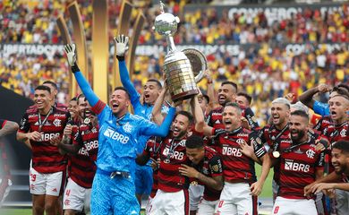 Flamengo conquista tri da Libertadores em 29-10-2022 - taça