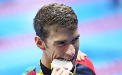 O nadador americano Michael Phelps conquista a medalha de prata na final dos 100 metros borboleta