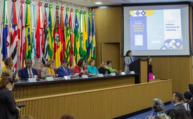 Brasília, DF 22/05/2023 A ministra das Mulheres, Cida Gonçalves e o Ministro do Desenvolvimento e Assistência Social, Família e Combate à Fome, Wellington Dias, companhados dos ministros do Direitos Humanos, Silvio Almeida,  da Gestão e da Inovação em Serviços Públicos, Esther Dweck, lançam grupo de trabalho para elaborar a Política Nacional de Cuidados. 
Foto: Fabio Rodrigues-Pozzebom/ Agência Brasil