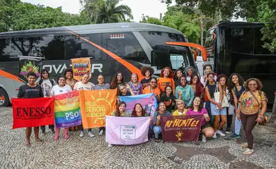 Rio de Janeiro (RJ), 24/11/2025 – Mulheres embarcam em ônibus no Rio de Janeiro para participar, em Brasília, da Marcha das Mulheres Negras. Foto: Tomaz Silva/Agência Brasil