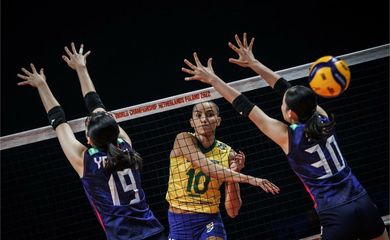 Brasil sofre primeiro revés no Mundial de Vôlei Feminino ao perder por 3 sets a 1 para o Japão, em 30/09/2022