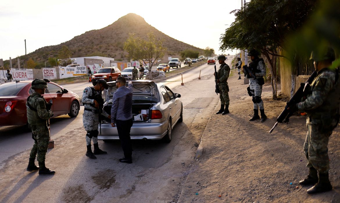 Integrantes da Guarda Nacional mexicana, subordinada ao Exército, em operação de segurança para reduzir a violência em Ciudad Juarez, no México.REUTERS/Jose Luis Gonzalez/Arquivo