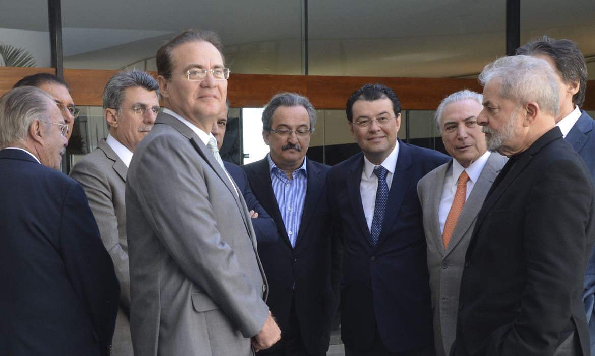 O vice-presidente da República e articulador político do governo, Michel Temer, durante café da manhã com o ex-presidente Luiz Inácio Lula da Silva, no Palácio do Jaburu (Elza Fiuza/Agência Brasil)