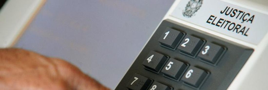 Urna Eletrônica Urna eletrônica utilizada, em Brasília, no Dia D de Combate à Corrupção Eleitoral,em 2010