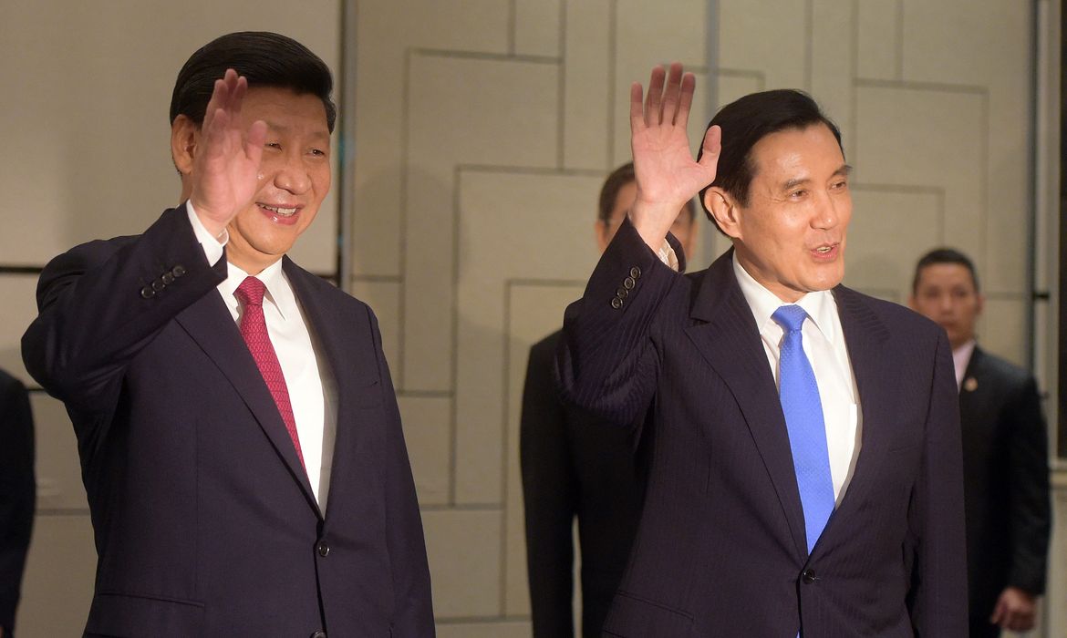 Os presidentes da China, Xi Jinping, e de Taiwan, Ma Ying-Jeou, chegam a hotel em Cingapura antes de encontro histórico (Agência Lusa/Divulgação) 