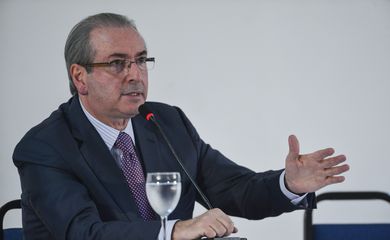 Brasília - Em entrevista à imprensa, o presidente afastado da Câmara, Eduardo Cunha, reafirma que não vai renunciar ao cargo (José Cruz/Agência Brasil)