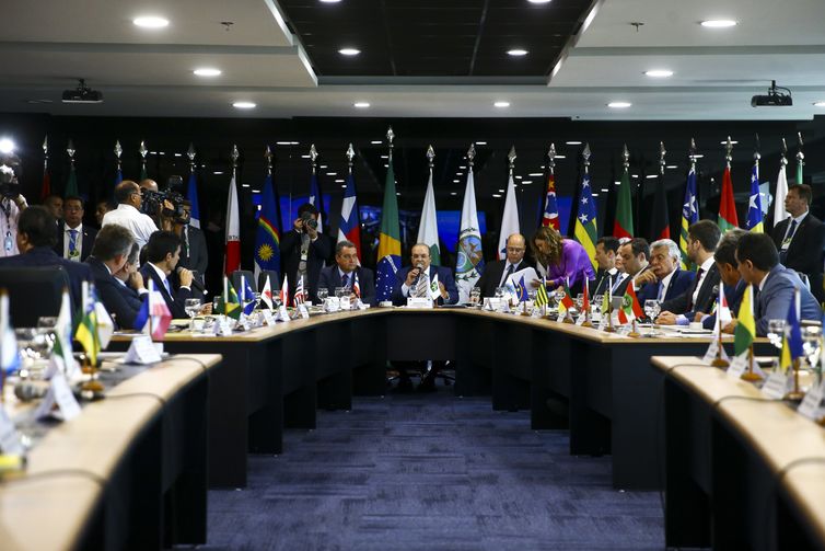 Governadores discutem pauta de reunião com presidente amanhã