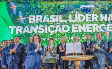 Brasília (DF), 08/10/2024 - Presidente da República, Luiz Inácio Lula da Silva, durante cerimônia de Sanção do Projeto de Lei nº 528-2020 (Combustível do Futuro), na Base Aérea de Brasília. Foto: Ricardo Stuckert/PR