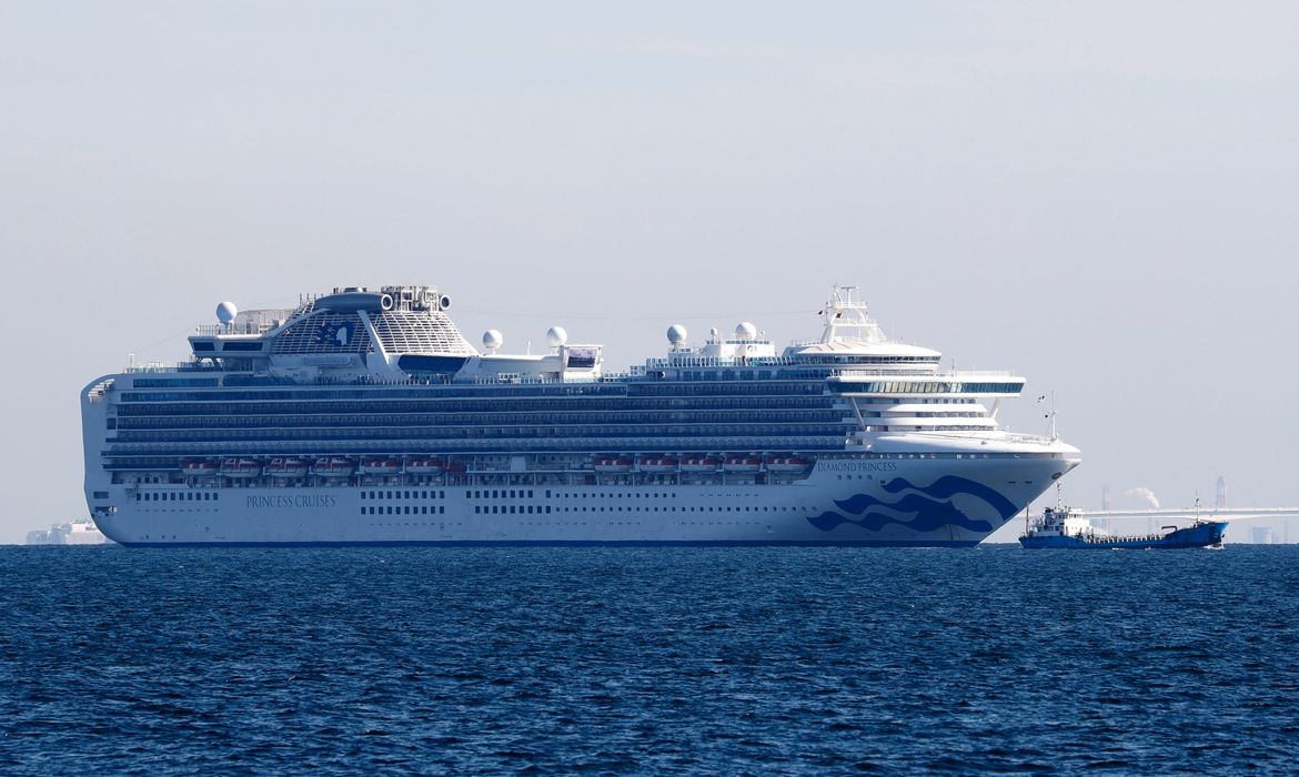 Cruise ship Diamond Princess is seen anchored off the Yokohama Port, after ten people on the cruise liner have tested positive for coronavirus in Yokohama, south of Tokyo, Japan February 5, 2020. REUTERS/Kim Kyung-Hoon
