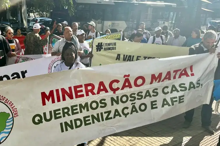 17.06.2024. Belo Horizonte (MG) - Atingidos pelo rompimento da barragem da mineradora Samarco realizaram uma manifestação em Belo Horizonte onde cobram participação nas negociações envolvendo a repactuação do acordo de reparação.  MAB/Divulgação