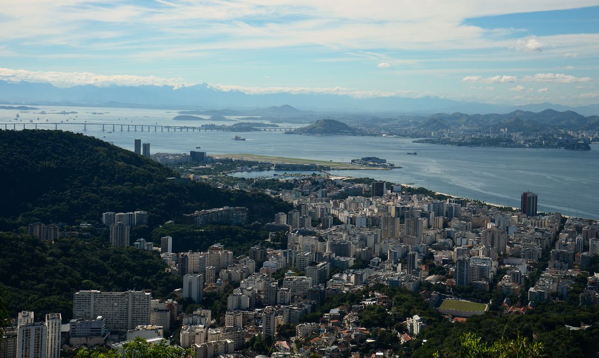 Vista da zona sul e Baia de Guanabana, no Rio de Janeiro