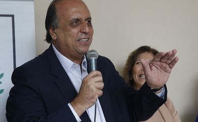  O governador Luiz Fernando Pezão fala durante evento de inauguração unidade carioca da escola Le Cordon Bleu, em Botafogo, na zona sul da cidade.