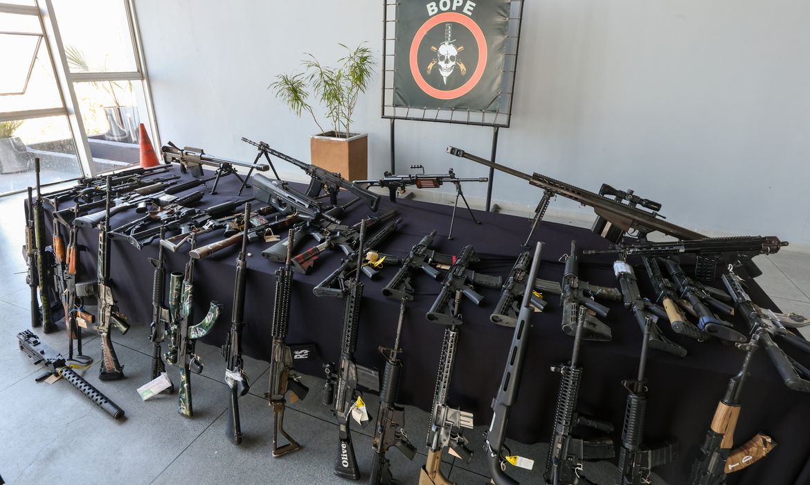 Rio de Janeiro (RJ), 28/08/2024 - Governador do Rio de Janeiro Cláudio Castro premia policiais militares e civis por apreensão de 500 fuzis. Foto: Rafael Campos/Governo RJ