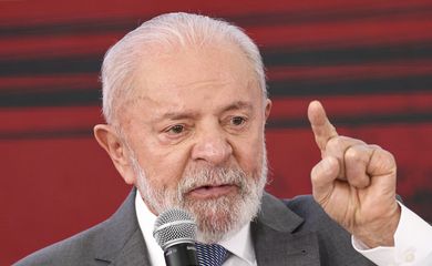 Brasília (DF), 25/10/2024 - O presidente Luiz Inácio Lula da Silva participa de cerimônia de assinatura do novo acordo de repactuação da reparação dos danos da tragédia de Mariana (MG). Foto: Marcelo Camargo/Agência Brasil
