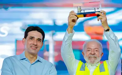 Rio de Janeiro- 21/02/2025 -  Presidente da República, Luiz Inácio Lula da Silva e Ministro de Portos e Aeroportos, Silvio Costa Filho, durante cerimônia de assinatura do contrato de concessão do Terminal ITG02 do Porto de Itaguaí e anúncio de recursos do Fundo da Marinha Mercante, no Porto de Itaguaí, Ilha da Madeira - RJ.  Foto: Ricardo Stuckert / PR