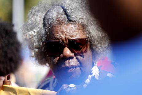 Rio de Janeiro (RJ), 28/07/2024 - A escritora, Conceição Evaristo, participa da 10ª Marcha das Mulheres Negras do RJ.  Mulheres negras marcham contra o racismo e pelo bem viver, na praia de  Copacabana, zona sul da cidade. Foto: Tânia Rêgo/Agência Brasil