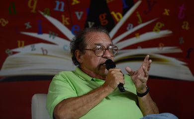 O escritor Ruy Castro participa do debate,
