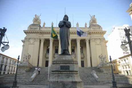 Tomaz Silva/Agência Brasil Fachada da Casa da Democracia, centro cultural que futuramente vai ocupar o prédio histórico do Palácio Tiradentes, no centro do Rio de Janeiro
