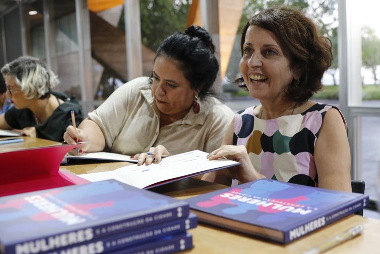 A arquiteta Claudia Escarlate, ex-presidente do Instituto Rio Patrimônio da Humanidade. organizadora do livro Mulheres e a construção da cidade: histórias do urbanismo do Rio de Janeiro.