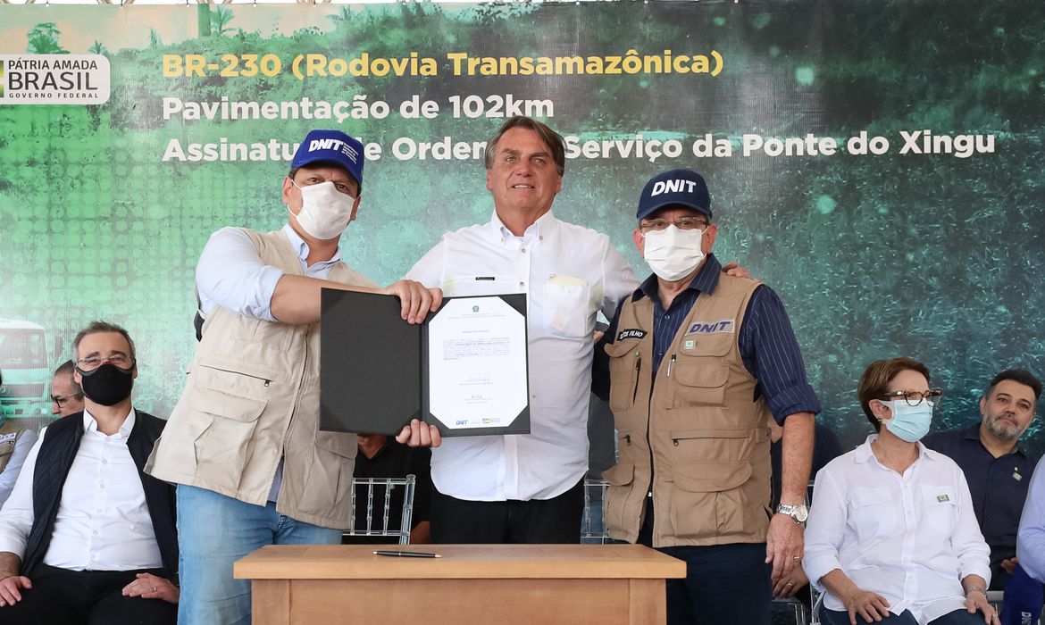 (Novo Repartimento -  PA, 18/06/2021) Presidente da República Jair Bolsonaro, durante assinatura da ordem de serviço para o início das obras da ponte sobre o Rio Xingu.  Foto: Isac Nóbrega/PR