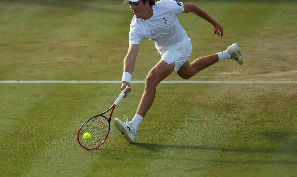 Tennis - Wimbledon - All England Lawn Tennis and Croquet Club, London, Britain - July 4, 2025 Brazil's Joao Fonseca in action during his third round match against Chile's Nicolas Jarry REUTERS/Isabel Infantes