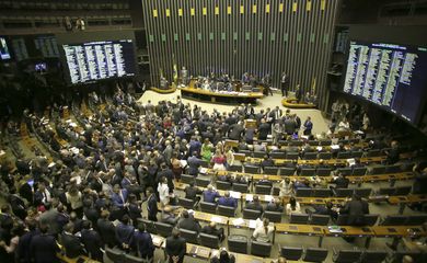 O presidente da Câmara dos Deputados, Rodrigo Maia, preside a primeira sessão de votações da nova legislatura