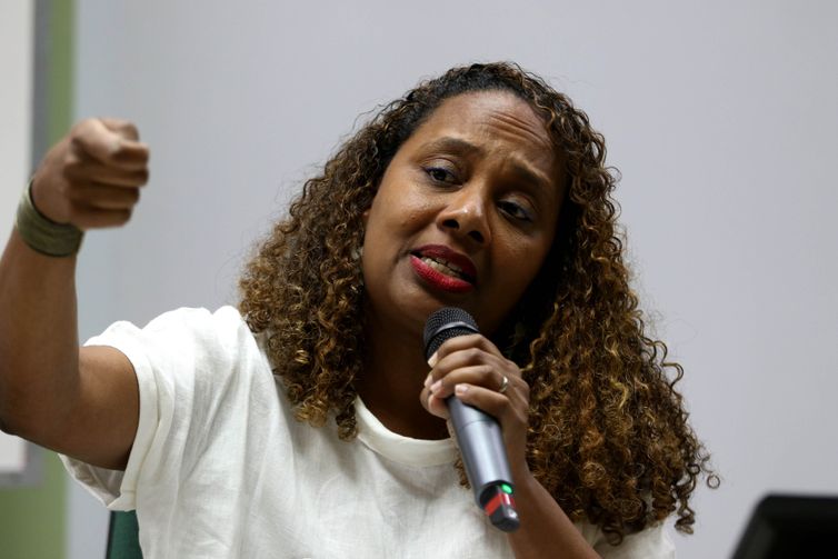 Tânia Rêgo/Agência Brasil Rio de Janeiro (RJ), 01/03/2024 - Daniele da Silva Magalhães, coordenadora da promoção da equidade racial da Defensoria Pública, fala durante o Seminário Quilombola Nego Bispo, na Defensoria Pública do Rio de Janeiro, centro da cidade. Foto: Tânia Rêgo/Agência Brasil