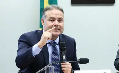 Brasília (DF) 12/04/2023 Ministro do Transportes, Renan Filho durante depoimento na Comissão de Viação e Transportes da Câmara dos Deputado.