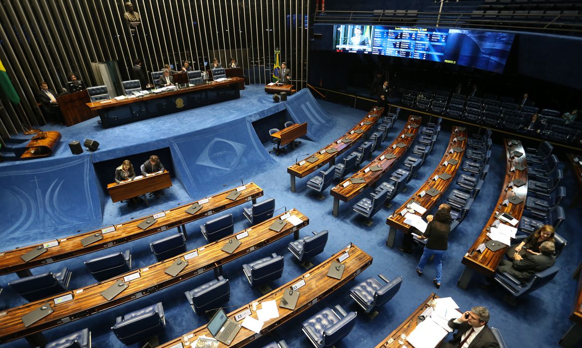 Brasília - Plenário do Senado tem terceira sessão de discussão da PEC 55, que limita os gastos públicos pela variação da inflação  (Fabio Rodrigues Pozzebom/Agência Brasil)