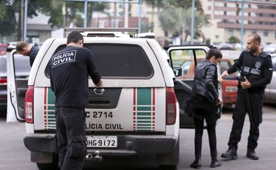 Brasília - Polícia Civil do DF cumpre 28 mandados de prisão e 35 de busca e apreensão na operação Delivery contra o tráfico de drogas, na Esplanada dos Ministérios (Marcelo Camargo/Agência Brasil)