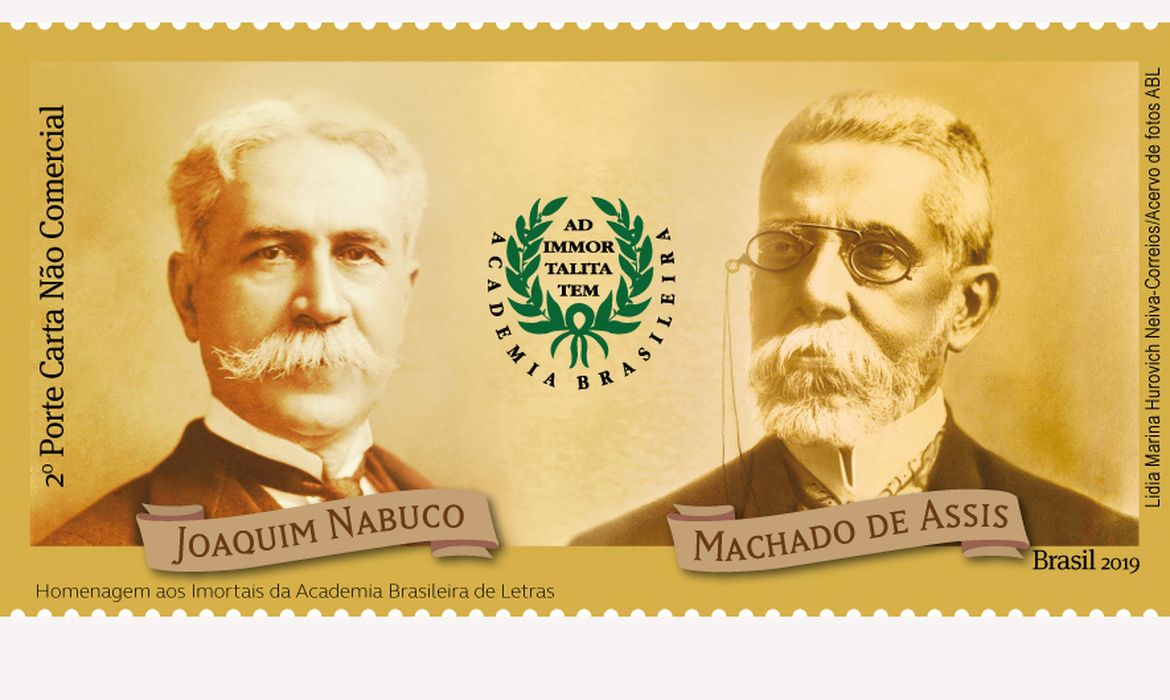 foto do selo lançado pelo Correios dos escritores Joaquim Nabuco e Machado de Assis 