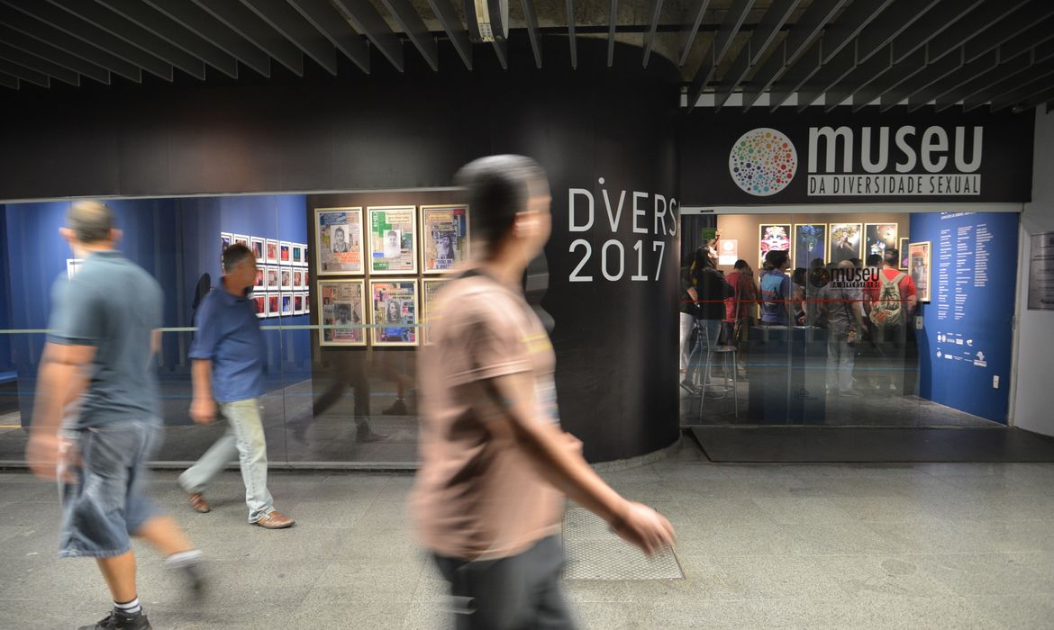 São Paulo - Mostra Diversa: Expressão de Gêneros, Identidades e Orientações, no Museu da Diversidade Sexual, no metrô República (Rovena Rosa/Agência Brasil)