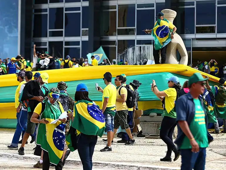 Brasília-DF, 08/01/2023, Manifestantes invadem o Congresso, o STF e o Palácio do Planalto em 08 de Janeiro de 2023. Foto: Marcelo Camargo/Agência Brasil