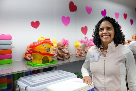 Brasília (DF) 15/04/2025 A Secretaria de Saúde do DF promove um dia de vacinação infantil na Creche Sempre Viva, na cidade satélite de Ceilândia, DF. A enfermeira Thais Alves Pereira, fala com a Agência Brasil Foto: Fabio Rodrigues-Pozzebom/ Agência Brasil
