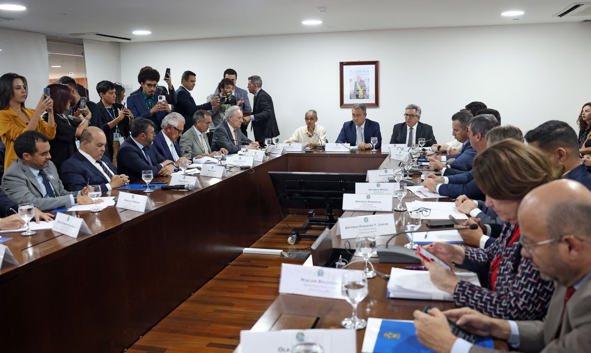 Brasília (DF), 19/09/2024 – O ministro da Casa Civil, Rui Costa, durante reunião com governadores para discutir possíveis ações conjuntas contra queimadas e incêndios florestais. Foto: Valter Campanato/Agência Brasil