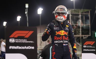 Max Verstappen comemora pole position no Grande Prêmio do Bahrein de Fórmula 1 - F1 - piloto 