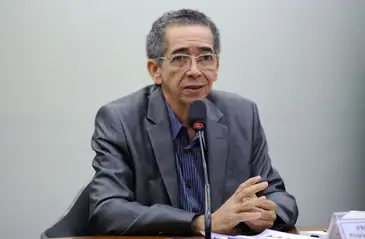 Brasília (DF), 12/05/2015 - Audiência Pública e Reunião Ordinária da CPI Violência contra Jovens Negros e Pobres. Professor, jornalista e militante da igualdade racial, Edson Cardoso. Foto: Lucio Bernardo Jr./Câmara dos Deputados