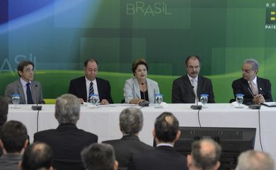  A presidenta Dilma Rousseff, participa da reunião do Conselho de Ciência e Tecnologia e Mobilização Empresarial pela Inovação (MEI) (Valter Campanato/Agência Brasil)
