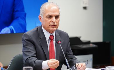 Almirante Rodolfo Henrique Saboia, durante sabatina na Comissão de Infraestrutura do Senado Federal.