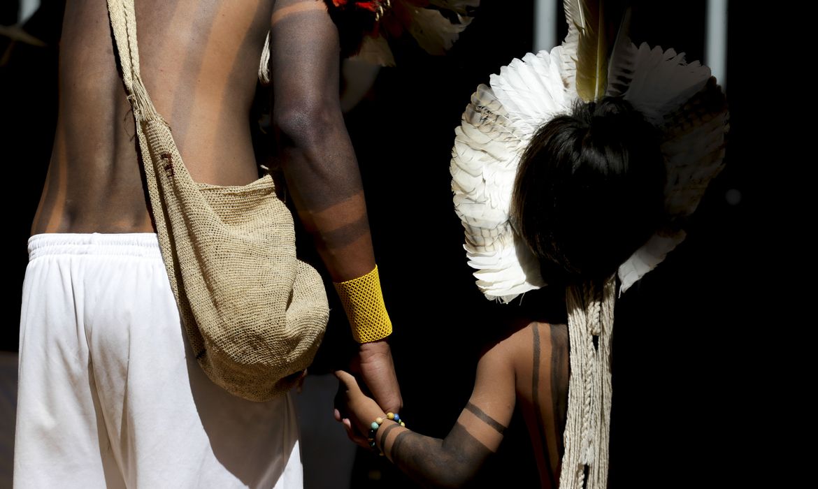 Migrarte 2018 - Encontro celebra o Dia Mundial do Refugiado e a Semana do Migrante. O evento acontece no Memorial dos Povos Indígenas. Na foto, índios da etinia Kariri Xokó, de Alagoas, fazem apresentação 