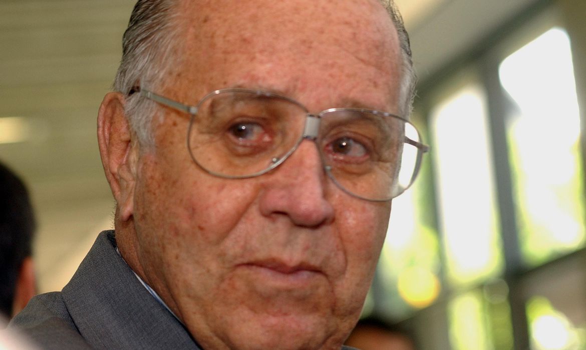 O médico Aloysio Campos da Paz Júnior, fundador da Rede Sarah, morreu hoje