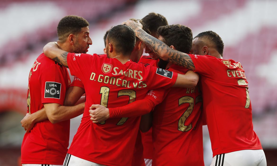 Jogadores do Benfica comemoram  - campeonato português