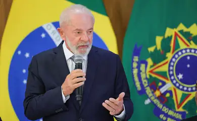 Brasília (DF) 18/03/2025 O presidente Luiz Inácio Lula da Silva, assina o Projeto de Lei que prevê Isenção de Imposto de Renda (IR) para pessoas que recebem até R$ 5 mil por mês.   Foto: Fabio Rodrigues-Pozzebom/ Agência Brasil