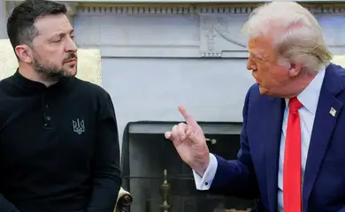 U.S. President Donald Trump talks with Ukrainian President Volodymyr Zelenskiy at the White House in Washington, D.C., U.S., February 28, 2025. Reuters/Brian Snyder/Proibida reprodução
