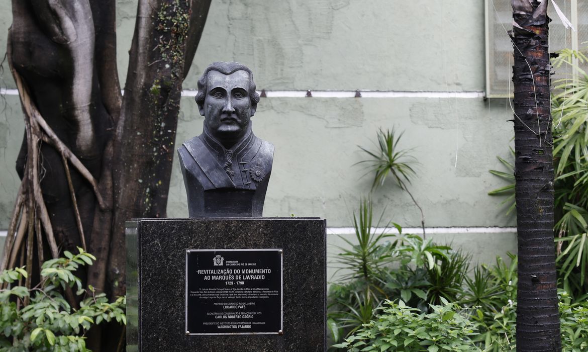 Rio de Janeiro (RJ) 09/01/2025 – Lei que bania monumentos a escravocratas é revogada no Rio. Monumento ao Marquês de Lavradio, na Praça Emilinha Borba, no centro da cidade. Foto: Fernando Frazão/Agência Brasil